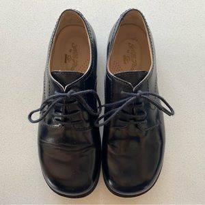 Boys black dress shoes size 32(us boys 1)